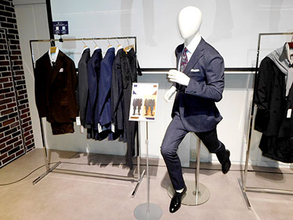 青山商事のスーツスクエア　秋商品でも残暑対応、ジャージー素材を複数商品で採用